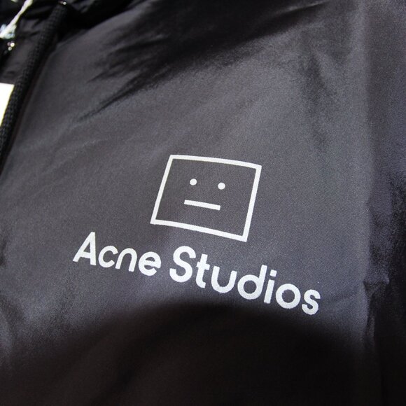 BNWT AW20 ACNE STUDIOS REFLECTIVE FACE MOTIF PONCHO S/M - Picture 9 of 15